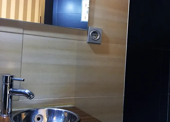 古德萨拉曼卡旅馆 招待所 2*